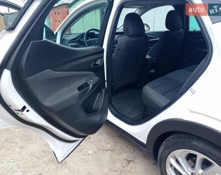 Белый Шевроле Bolt EV, объемом двигателя 0 л и пробегом 66 тыс. км за 18700 $, фото 14 на Automoto.ua