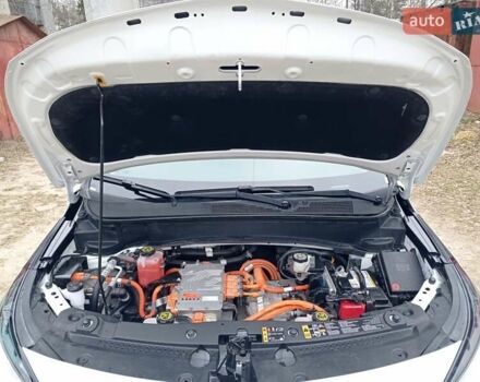 Белый Шевроле Bolt EV, объемом двигателя 0 л и пробегом 66 тыс. км за 18700 $, фото 22 на Automoto.ua