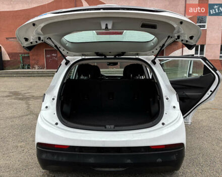 Белый Шевроле Bolt EV, объемом двигателя 0 л и пробегом 37 тыс. км за 18950 $, фото 22 на Automoto.ua
