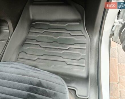 Белый Шевроле Bolt EV, объемом двигателя 0 л и пробегом 52 тыс. км за 17700 $, фото 5 на Automoto.ua