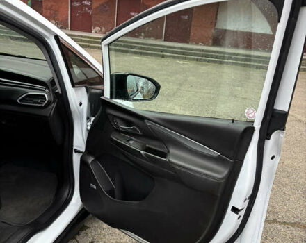 Белый Шевроле Bolt EV, объемом двигателя 0 л и пробегом 37 тыс. км за 18950 $, фото 17 на Automoto.ua