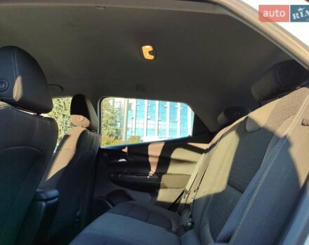 Белый Шевроле Bolt EV, объемом двигателя 0 л и пробегом 15 тыс. км за 18899 $, фото 18 на Automoto.ua