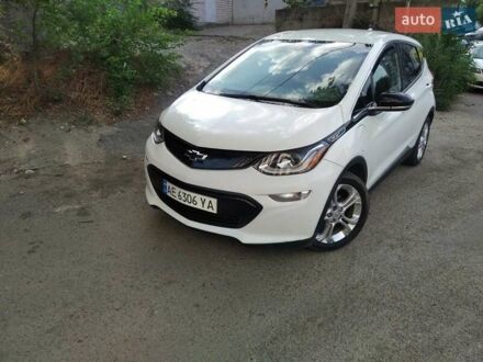 Шевроле Bolt EV 2017 в Днепре (Днепропетровске) на Automoto.ua Белый Шевроле Bolt EV, объемом двигателя 0 л и пробегом 82 тыс. км за 12700 $, фото 1 на Automoto.ua