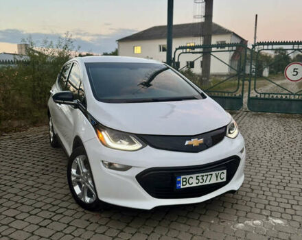 Белый Шевроле Bolt EV, объемом двигателя 0 л и пробегом 39 тыс. км за 14400 $, фото 1 на Automoto.ua