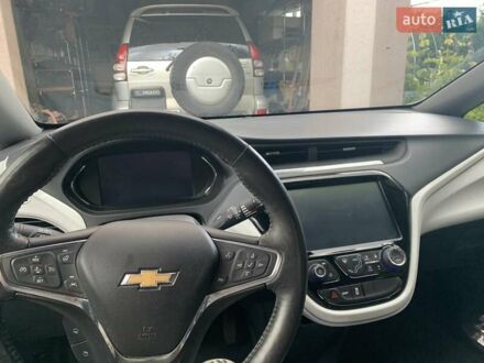 Шевроле Bolt EV 2017 в Киеве на Automoto.ua Белый Шевроле Bolt EV, объемом двигателя 0 л и пробегом 150 тыс. км за 14500 $, фото 1 на Automoto.ua