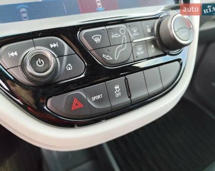 Черный Шевроле Bolt EV, объемом двигателя 0 л и пробегом 64 тыс. км за 14999 $, фото 39 на Automoto.ua