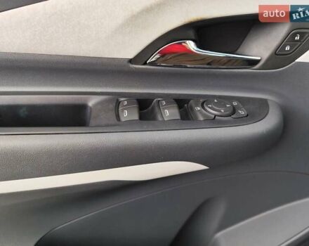 Черный Шевроле Bolt EV, объемом двигателя 0 л и пробегом 64 тыс. км за 14999 $, фото 35 на Automoto.ua