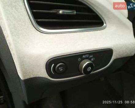 Черный Шевроле Bolt EV, объемом двигателя 0 л и пробегом 93 тыс. км за 14100 $, фото 6 на Automoto.ua