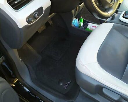 Черный Шевроле Bolt EV, объемом двигателя 0 л и пробегом 93 тыс. км за 14100 $, фото 65 на Automoto.ua