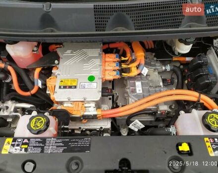 Черный Шевроле Bolt EV, объемом двигателя 0 л и пробегом 93 тыс. км за 14100 $, фото 76 на Automoto.ua