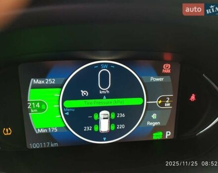 Черный Шевроле Bolt EV, объемом двигателя 0 л и пробегом 93 тыс. км за 14100 $, фото 27 на Automoto.ua