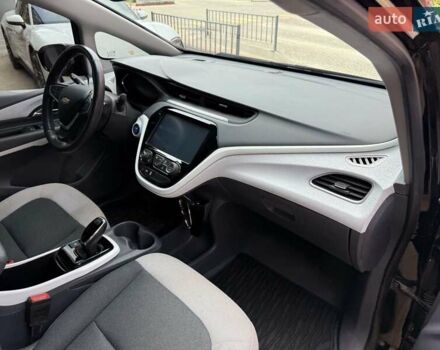 Черный Шевроле Bolt EV, объемом двигателя 0 л и пробегом 61 тыс. км за 14800 $, фото 39 на Automoto.ua