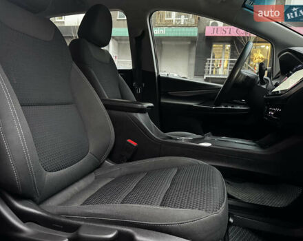 Черный Шевроле Bolt EV, объемом двигателя 0 л и пробегом 68 тыс. км за 19000 $, фото 7 на Automoto.ua