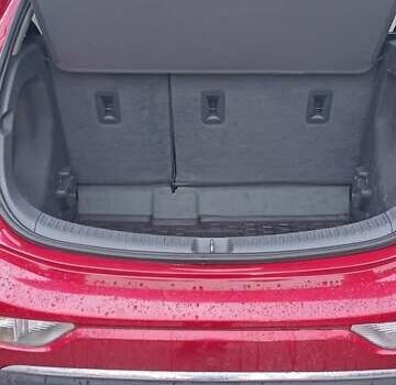 Красный Шевроле Bolt EV, объемом двигателя 0 л и пробегом 377 тыс. км за 14475 $, фото 6 на Automoto.ua
