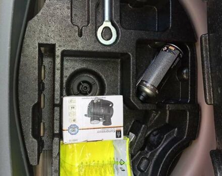 Красный Шевроле Bolt EV, объемом двигателя 0 л и пробегом 67 тыс. км за 14550 $, фото 18 на Automoto.ua