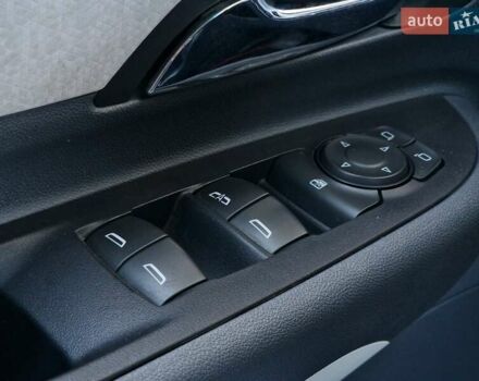 Красный Шевроле Bolt EV, объемом двигателя 0 л и пробегом 90 тыс. км за 18490 $, фото 50 на Automoto.ua