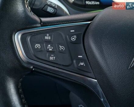 Красный Шевроле Bolt EV, объемом двигателя 0 л и пробегом 90 тыс. км за 18490 $, фото 53 на Automoto.ua