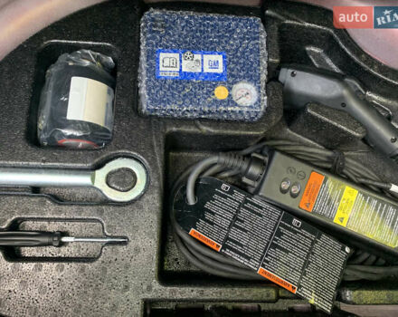 Красный Шевроле Bolt EV, объемом двигателя 0 л и пробегом 119 тыс. км за 14200 $, фото 13 на Automoto.ua