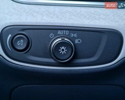 Красный Шевроле Bolt EV, объемом двигателя 0 л и пробегом 90 тыс. км за 18490 $, фото 51 на Automoto.ua