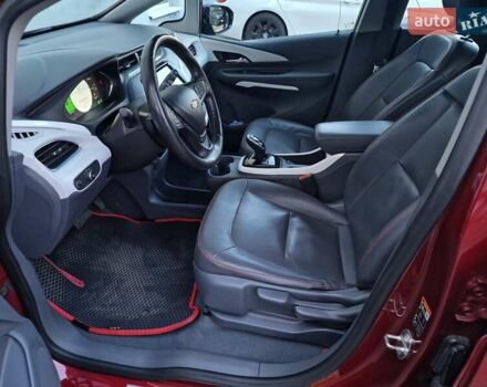 Красный Шевроле Bolt EV, объемом двигателя 0 л и пробегом 90 тыс. км за 18490 $, фото 35 на Automoto.ua