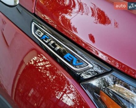 Красный Шевроле Bolt EV, объемом двигателя 0 л и пробегом 90 тыс. км за 18490 $, фото 5 на Automoto.ua