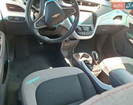 Красный Шевроле Bolt EV, объемом двигателя 0 л и пробегом 37 тыс. км за 7000 $, фото 7 на Automoto.ua