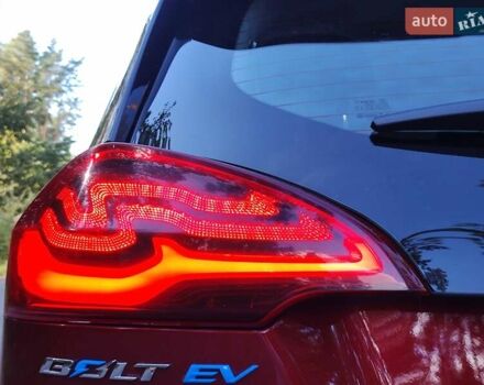 Красный Шевроле Bolt EV, объемом двигателя 0 л и пробегом 101 тыс. км за 18700 $, фото 23 на Automoto.ua
