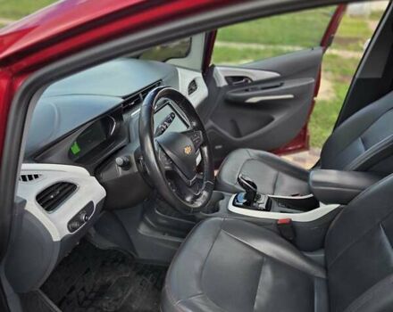 Красный Шевроле Bolt EV, объемом двигателя 0 л и пробегом 176 тыс. км за 14700 $, фото 1 на Automoto.ua