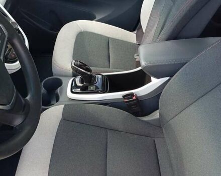 Красный Шевроле Bolt EV, объемом двигателя 0 л и пробегом 67 тыс. км за 14550 $, фото 14 на Automoto.ua