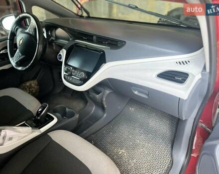 Красный Шевроле Bolt EV, объемом двигателя 0 л и пробегом 65 тыс. км за 6700 $, фото 4 на Automoto.ua