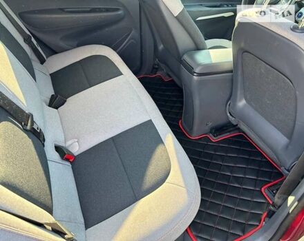 Красный Шевроле Bolt EV, объемом двигателя 0 л и пробегом 75 тыс. км за 13333 $, фото 4 на Automoto.ua