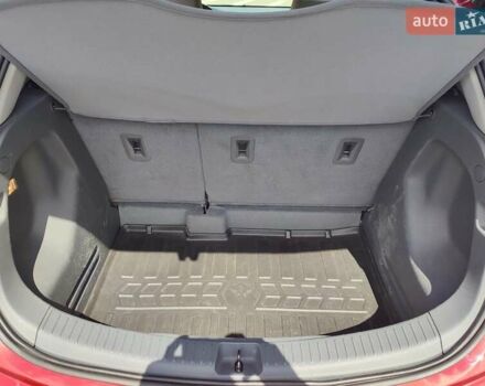 Красный Шевроле Bolt EV, объемом двигателя 0 л и пробегом 55 тыс. км за 23990 $, фото 25 на Automoto.ua