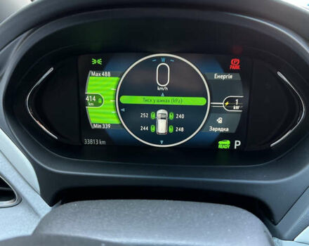 Красный Шевроле Bolt EV, объемом двигателя 0 л и пробегом 77 тыс. км за 16000 $, фото 2 на Automoto.ua