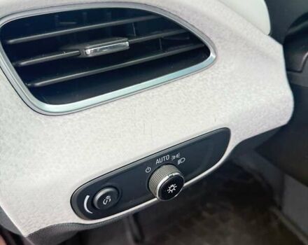 Красный Шевроле Bolt EV, объемом двигателя 0 л и пробегом 57 тыс. км за 17600 $, фото 12 на Automoto.ua