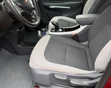 Красный Шевроле Bolt EV, объемом двигателя 0 л и пробегом 70 тыс. км за 16800 $, фото 17 на Automoto.ua