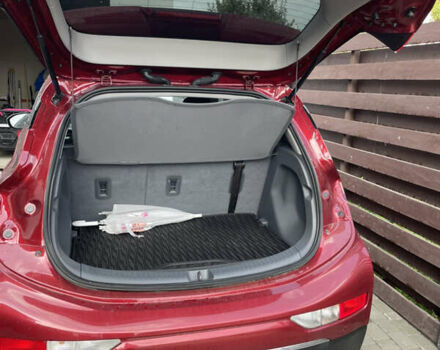 Красный Шевроле Bolt EV, объемом двигателя 0 л и пробегом 77 тыс. км за 16000 $, фото 5 на Automoto.ua