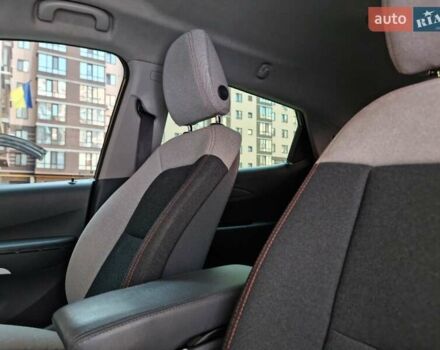 Сірий Шевроле Bolt EV, об'ємом двигуна 0 л та пробігом 181 тис. км за 13999 $, фото 41 на Automoto.ua