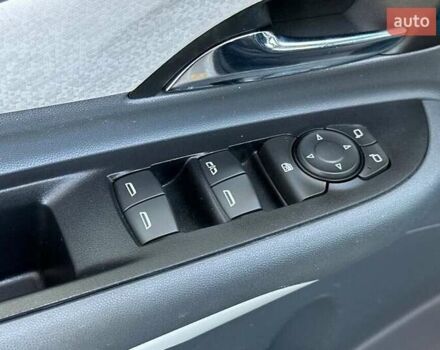 Сірий Шевроле Bolt EV, об'ємом двигуна 0 л та пробігом 56 тис. км за 3800 $, фото 13 на Automoto.ua