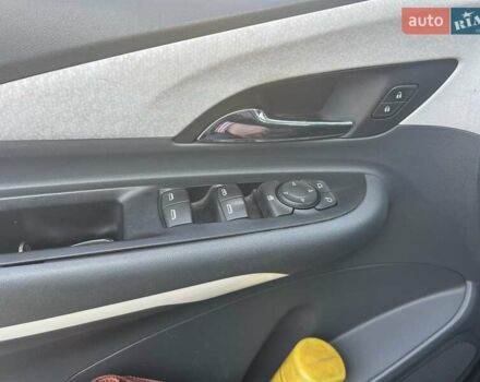 Серый Шевроле Bolt EV, объемом двигателя 0 л и пробегом 104 тыс. км за 14999 $, фото 13 на Automoto.ua