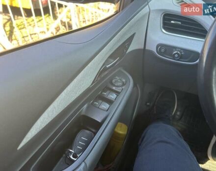 Серый Шевроле Bolt EV, объемом двигателя 0 л и пробегом 104 тыс. км за 14999 $, фото 27 на Automoto.ua