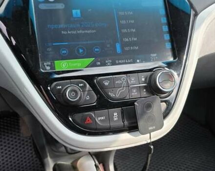 Сірий Шевроле Bolt EV, об'ємом двигуна 0 л та пробігом 147 тис. км за 12000 $, фото 11 на Automoto.ua