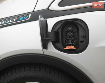 Серый Шевроле Bolt EV, объемом двигателя 0 л и пробегом 135 тыс. км за 15300 $, фото 10 на Automoto.ua