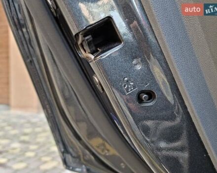 Серый Шевроле Bolt EV, объемом двигателя 0 л и пробегом 181 тыс. км за 13999 $, фото 69 на Automoto.ua