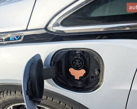 Серый Шевроле Bolt EV, объемом двигателя 0 л и пробегом 89 тыс. км за 16230 $, фото 34 на Automoto.ua