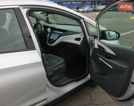 Серый Шевроле Bolt EV, объемом двигателя 0 л и пробегом 135 тыс. км за 15300 $, фото 16 на Automoto.ua