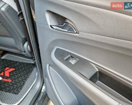 Серый Шевроле Bolt EV, объемом двигателя 0 л и пробегом 181 тыс. км за 13999 $, фото 61 на Automoto.ua