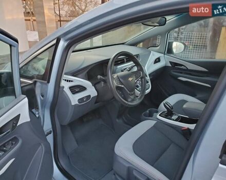 Серый Шевроле Bolt EV, объемом двигателя 0 л и пробегом 75 тыс. км за 14900 $, фото 2 на Automoto.ua