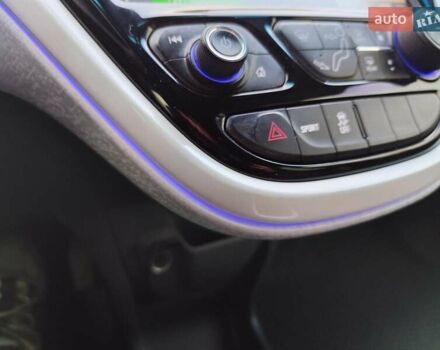 Серый Шевроле Bolt EV, объемом двигателя 0 л и пробегом 110 тыс. км за 14444 $, фото 41 на Automoto.ua