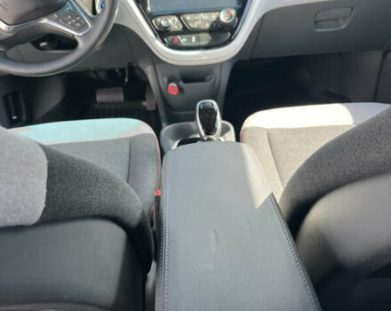 Серый Шевроле Bolt EV, объемом двигателя 0 л и пробегом 60 тыс. км за 14800 $, фото 7 на Automoto.ua