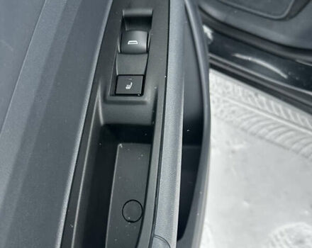 Серый Шевроле Bolt EV, объемом двигателя 0 л и пробегом 167 тыс. км за 14750 $, фото 12 на Automoto.ua